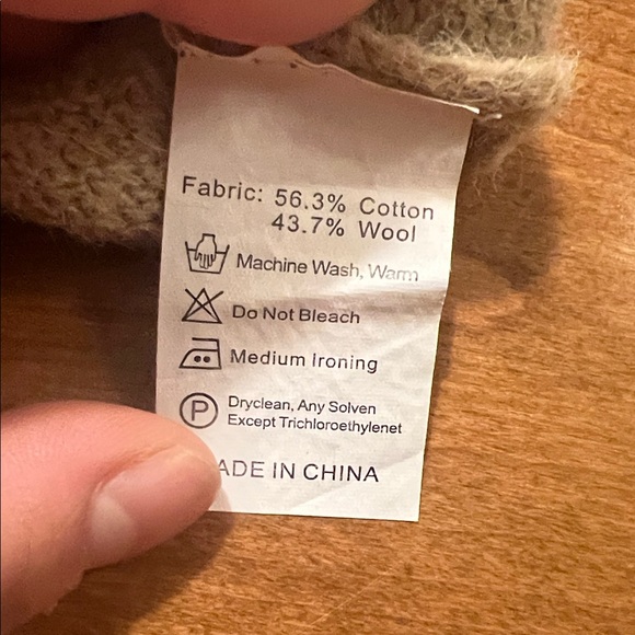 Colorful Fish Pattern Wool Sweater - Picture 7 of 7